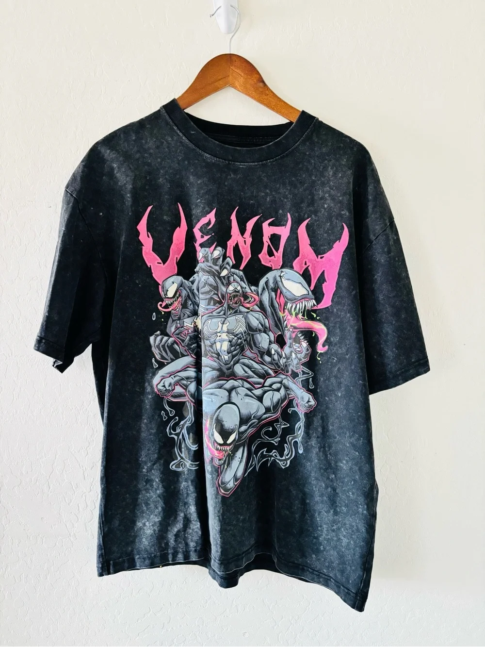 Marvel Venom Acid Wash Graphic T-Shirt Men’s Medium Black Pink Streetwear - Picture 1 of 5